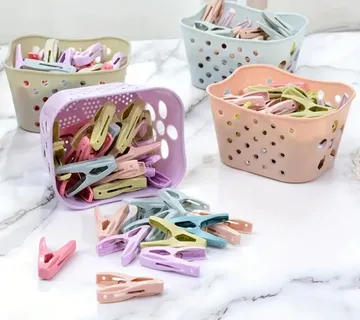 (30 kom) Basket - Set štipaljki u bojama u košarici - cover