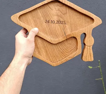 Daska/pladanj za posluživanje hrane - Kapa za diplomu - cover