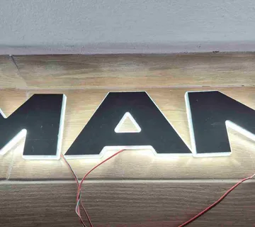 SVIJETLEĆI ZNAK-MAN - cover