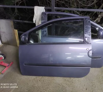 RENAULT TWINGO 2 2008 PREDNJA VRATA - cover