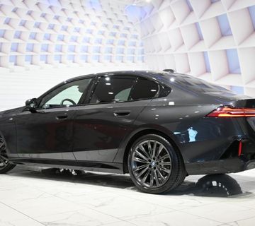 BMW serija 5: 520d AT -G 60-M PAK-RADAR-HEAD UP-HARMAN-KAMERA  - cover