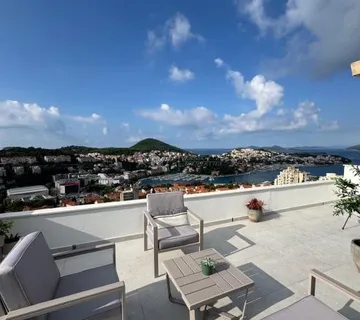 Dvosobni stan s prelijepim pogledom na more (prodaja) - cover