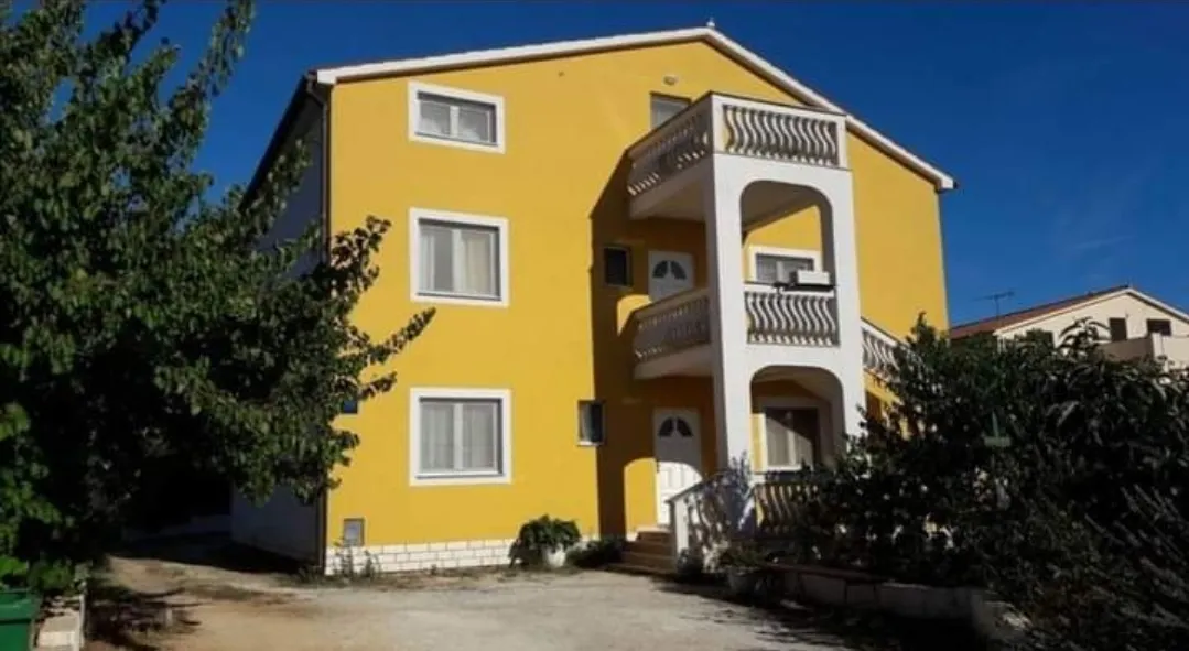 Stanovi za najam Monvidal i Veli vrh - cover