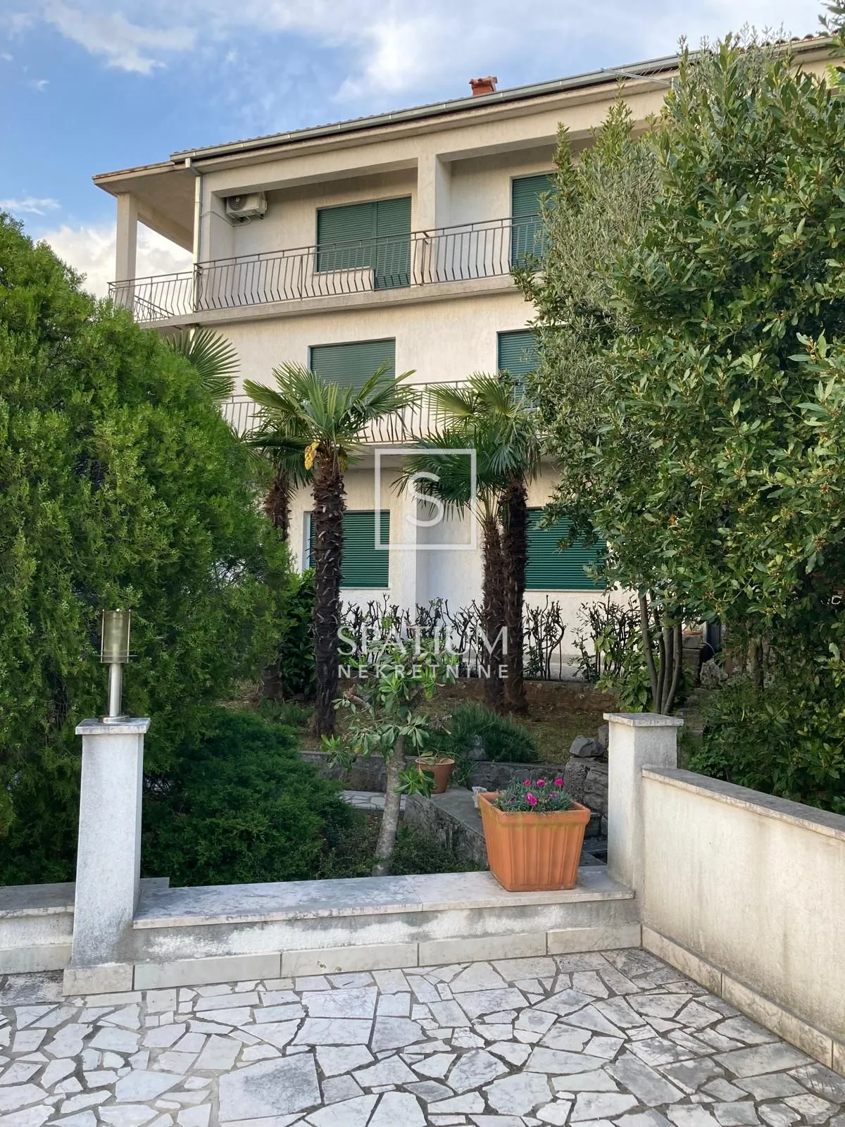 JADRANOVO, SAMO U NAŠOJ PONUDI, KUĆA S ČETIRI STANA - cover