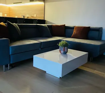 Dizajnerski i moderno opremljen stan u Dugavama – 69,17 m² - cover