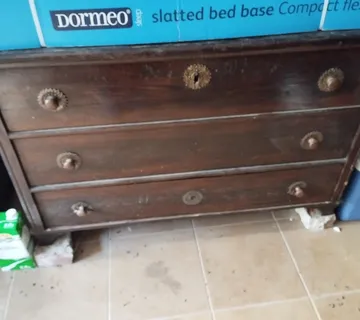 Starinska komoda - cover