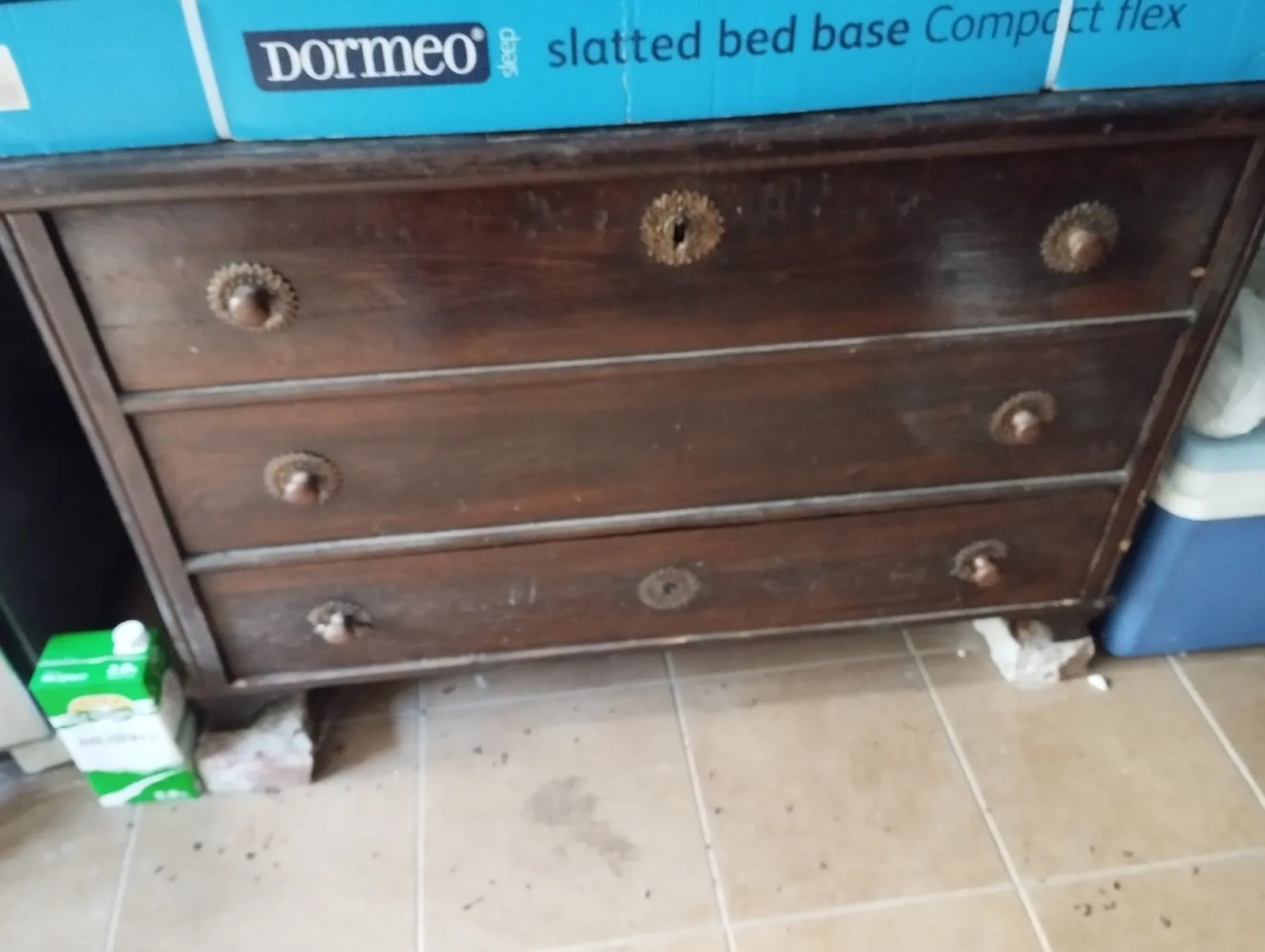 Starinska komoda - cover