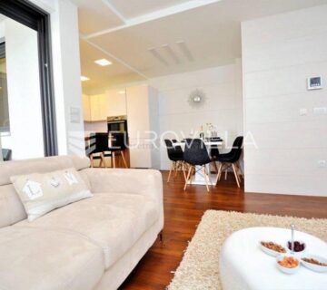 Zadar, Borik, prekrasan trosoban stan vrtom, NKP 87,55 m2 - cover
