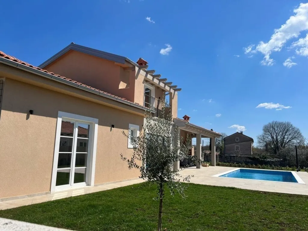 Prekrasna Vila s pogledom na more - cover
