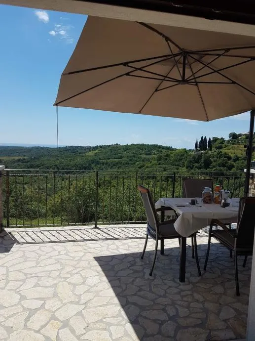 AUTOHTONA ISTARSKA KAMENA KUĆA S POGLEDOM NA MORE, BUJE, ISTRA - cover