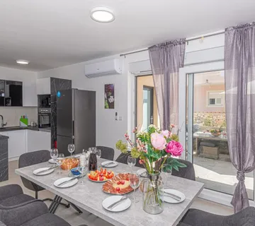 Kuća: Jadrija, 190 m2 (prodaja) - cover