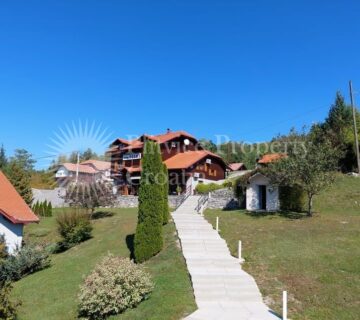 Veliki smještajni kompleks i avanturistički park s restoranom, kartingom i paintballom - cover