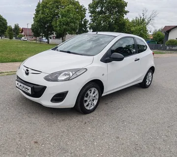 Mazda 2 1,3 i CE 2010 g. SAMO 111000 km - cover