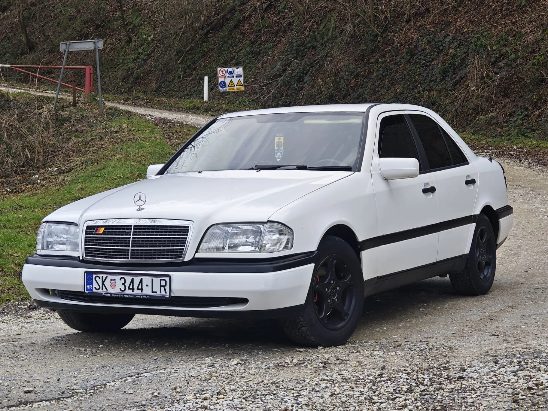 Mercedes - Benz W202 C220D | REG 18.10.2026. - cover