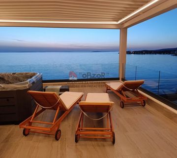 Povljana-Dvoetažan stan (S5) PENTHOUSE - PRVI RED DO MORA - cover