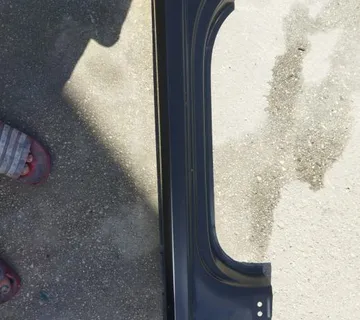 ŠKODA OCTAVIA 2022 PREDNJI DESNI DIO PRAGA - cover