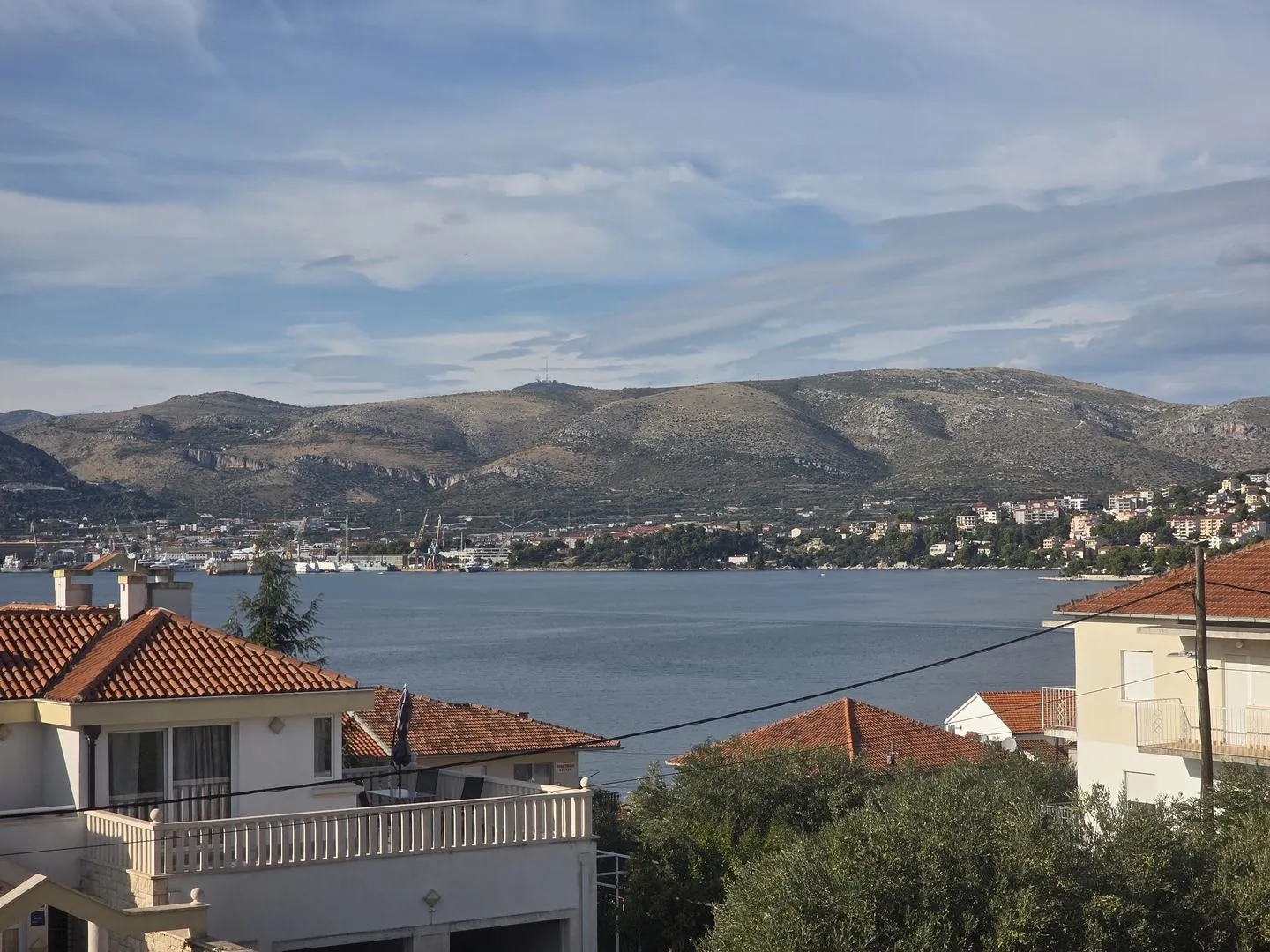 Prekrasan stan s otvorenim pogledom na more, Okrug Gornji! - cover