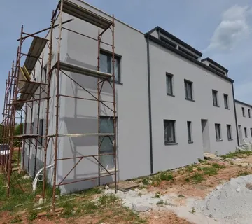 POREČ -DVOETAŽNI STAN SA OGROMNOM TERASOM POGLED MORE NA PRODAJI - cover