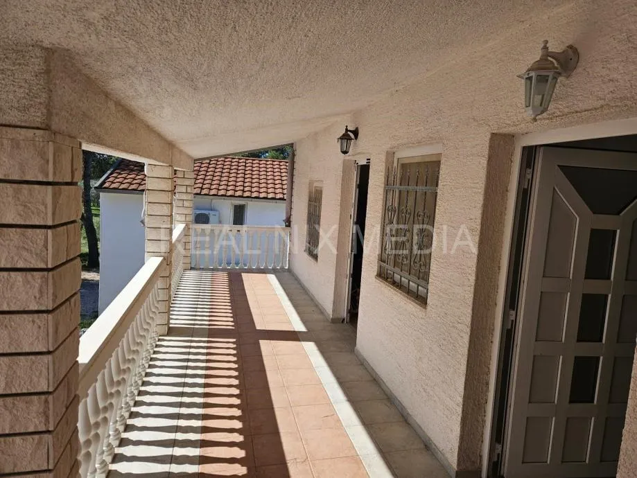 VIR-KUĆA SA 6 APARTMANA OKRUŽENA BOROVOM ŠUMOM! - cover