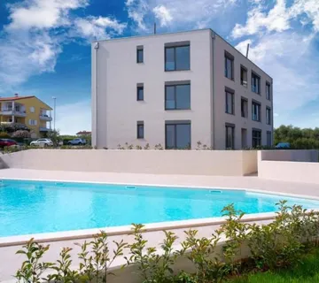 NOVIGRAD-STAN NA PRODAJI 1 KAT SA BAZENOM (prodaja) - cover