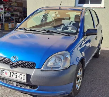 Toyota Yaris 2002 - cover