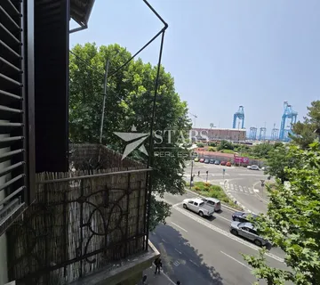 Rijeka, Mlaka – Prostrani 2S+DB stan s balkonom i pogledom na more - cover