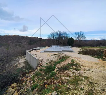Započeta gradnja, prizemnica s bazenom i podrumom – Labin, Istra - cover