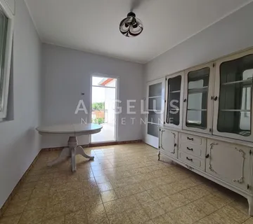 Istra, Pula - stan 110 m2 sa dvorišta 200 m2 - cover