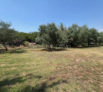 Pula, Valdabek- urbanizirano zemljište 1100m2 - cover