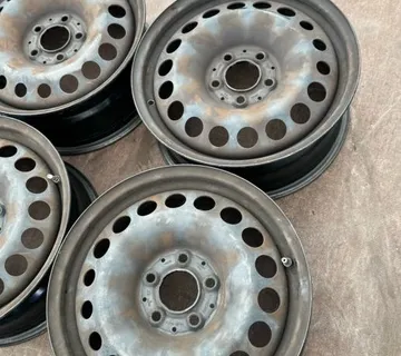 Čelične felge 16'' rupe 5x112, 4 kom + Ratkape Mercedes - cover