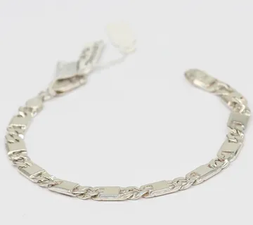 Srebrna narukvica Levi - cover