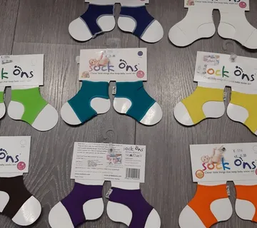 Sock ons - držač čarapa na stopalu (da ih beba ne skine) - cover
