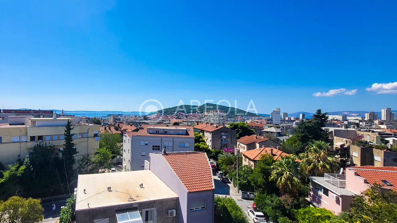 SPLIT, BOL - TROSOBAN STAN, 90m2 + 15m2 - ODLIČNA LOKACIJA! DUGOROČNO! - cover