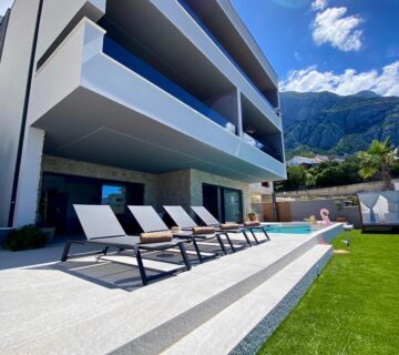 Luksuzna Villa *3 stambene jedinice* *Bazen*  MAKARSKA - cover