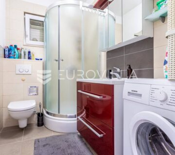 Brač, Bol, samostojeća apartmanska kuća s pogledom na more - cover
