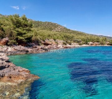 HVAR, Gromin Dolac, građevinsko stambeno - cover