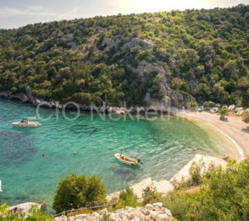 Vinišće, apartmanska kuća sa bazenom, prodaja - cover