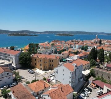 Biograd CENTAR-Hotel 900m2, sa 16 jedinica, restoran, lift, PRILIKA - cover