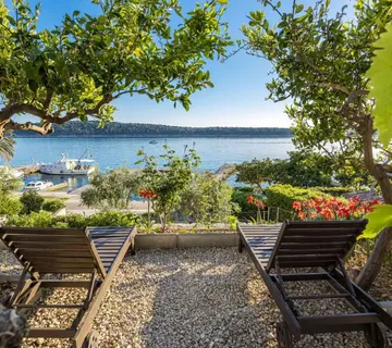 Apartmani Jurica - cover