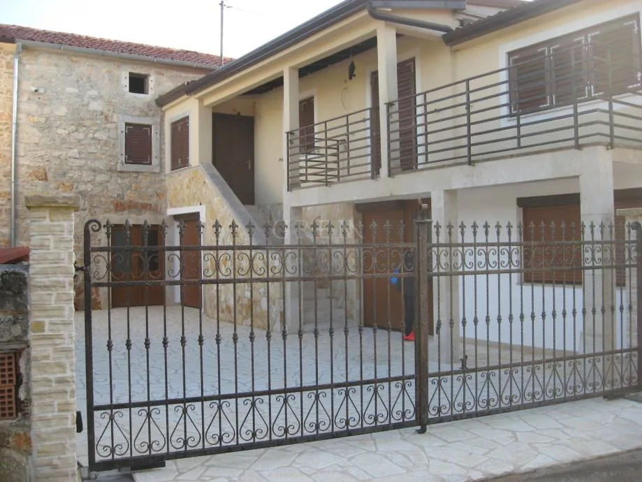 Istarska kamena kuća 10 km od Poreča, 213 m2, prodaja (prodaja) - cover