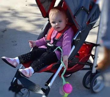 Baby Cup Catcher - Silikonska zaštitna vezica za bebine bočice, dude - cover