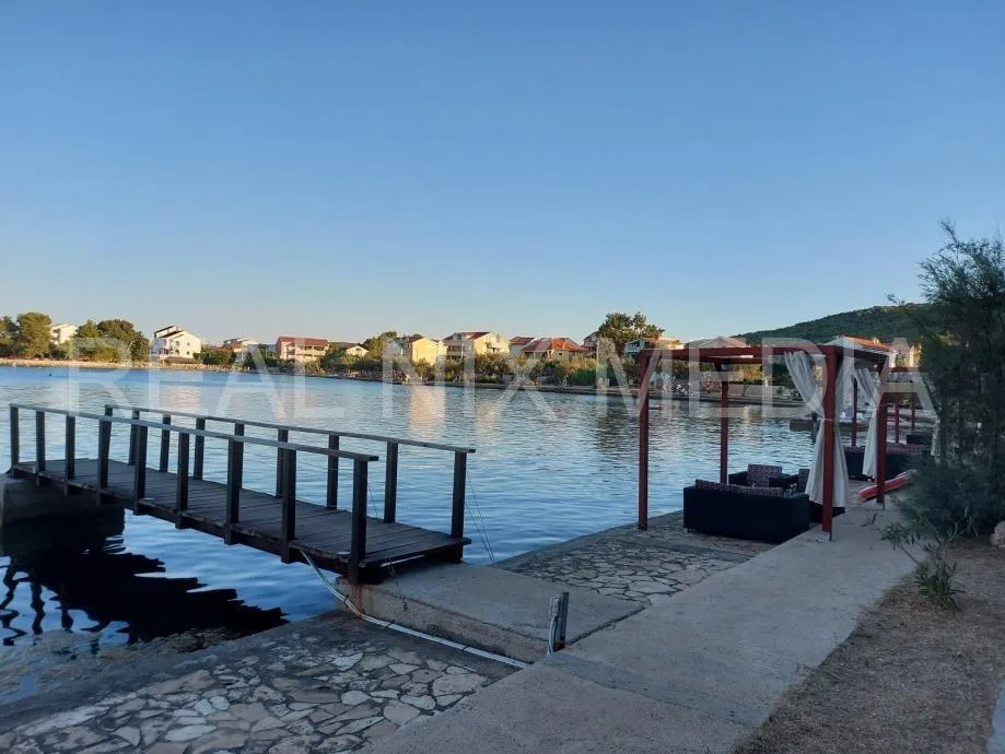 Pašman-građ.zemljište 3000 m2! 60 M DO MORA! - cover