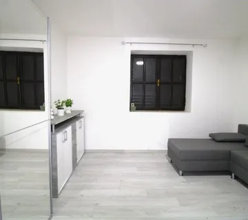 POREČ- PRILIKA -DVA STANA U JEDNOM (prodaja) - cover