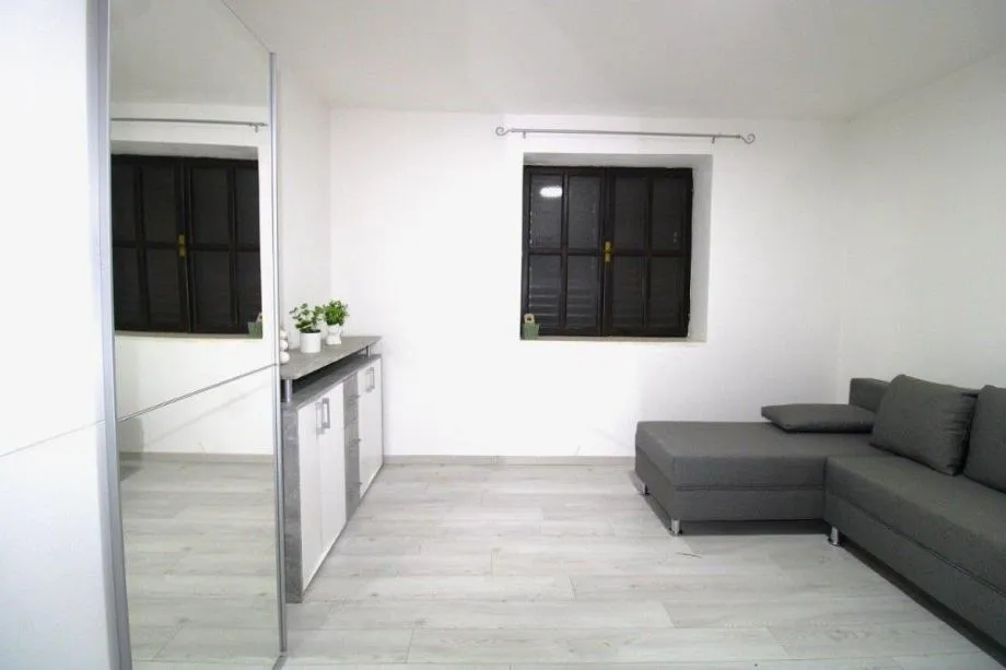 POREČ- PRILIKA -DVA STANA U JEDNOM (prodaja) - cover