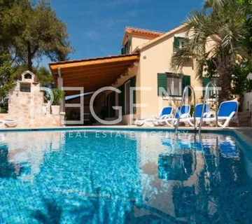 Brač, Mirca - Vila s bazenom prvi red uz more - cover