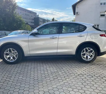 Alfa Romeo Stelvio 2,2 190 Q4 BUSINESS 4XGARANCIJE - cover