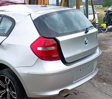 BMW 1 E87 stažnje staklo gepeka prtljažnika - cover