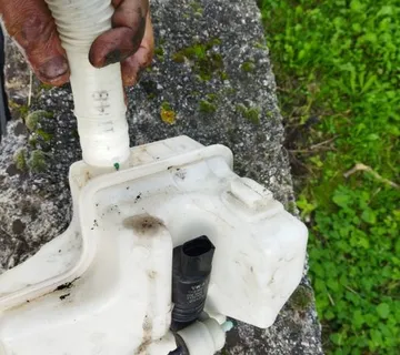 VW UP 2015 POSUDA VODE BRISAČA KOMPLET - cover