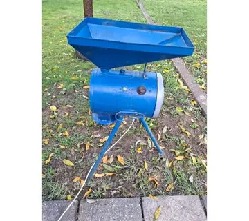 Električni mlin,(šrotaljka) za žitarice,ispravno,očuvano. - cover