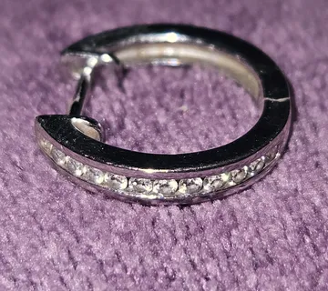 Nausnice sa dijamantima - cover